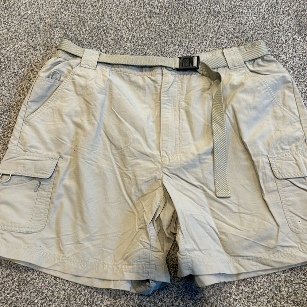 Field and Stream Khaki Shorts Belt Size‎ Large